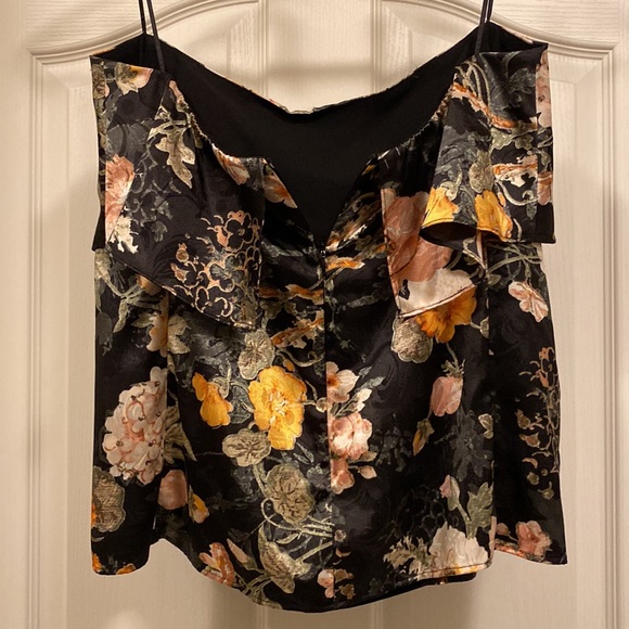 Beautiful silk like strapless top - Picture 3 of 5